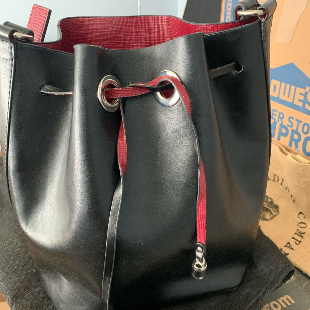 Bucket bag